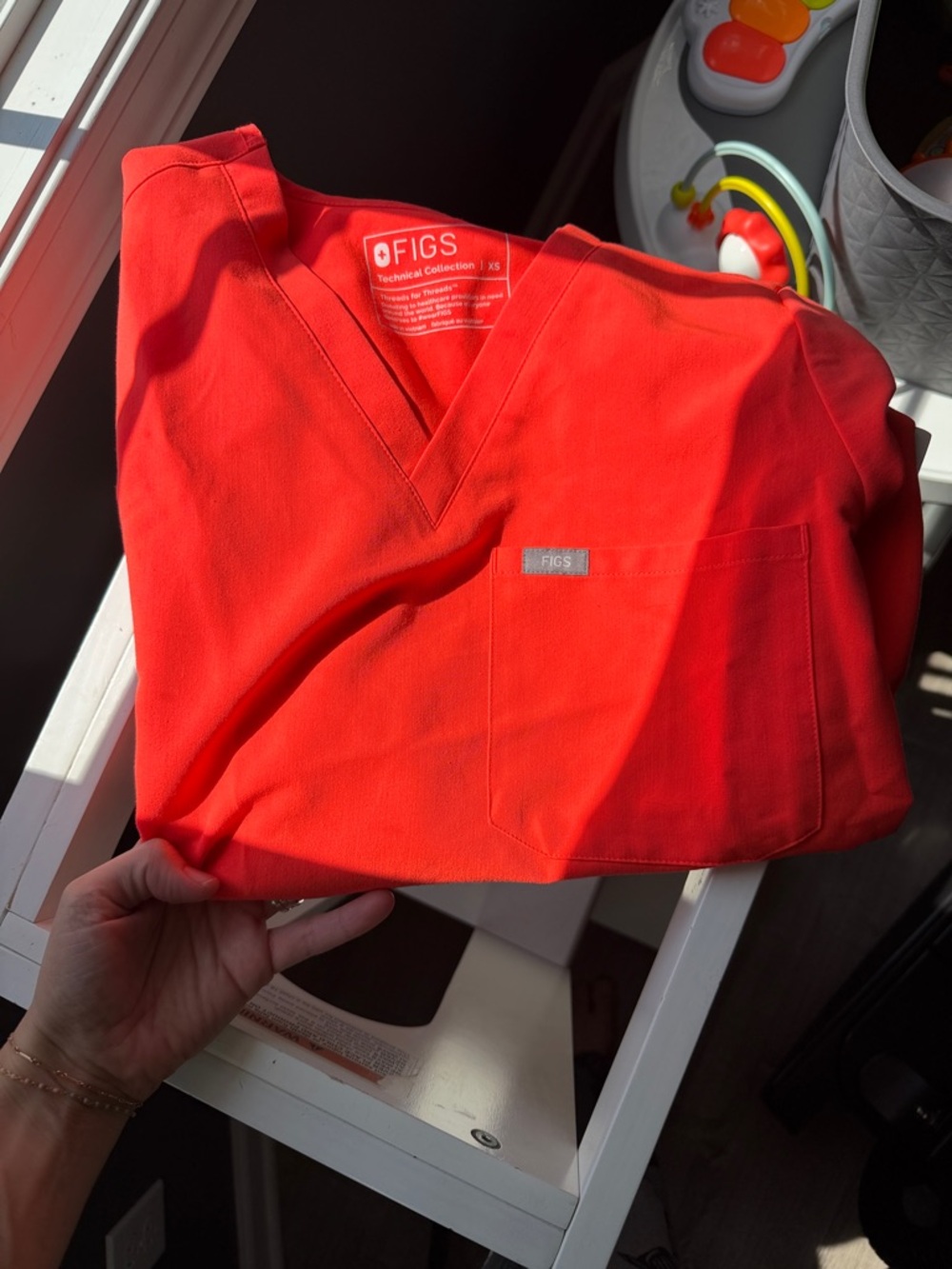 Figs 1 pocket Scrub Top and joggers in firey coral - Picture 5 of 6